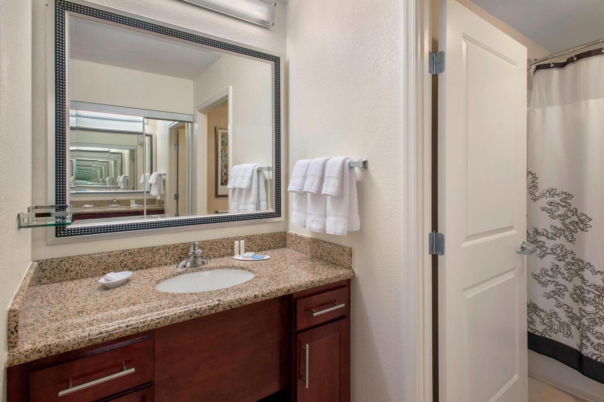 Residence Inn Alexandria Old Town South At Carlyle Ngoại thất bức ảnh
